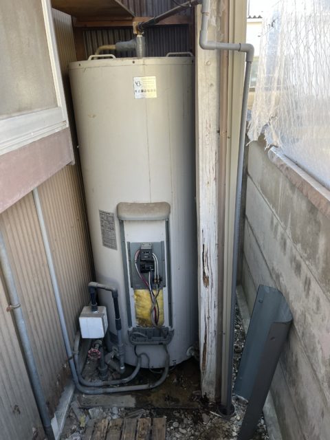電気温水器　漏水調査　豊橋市某所